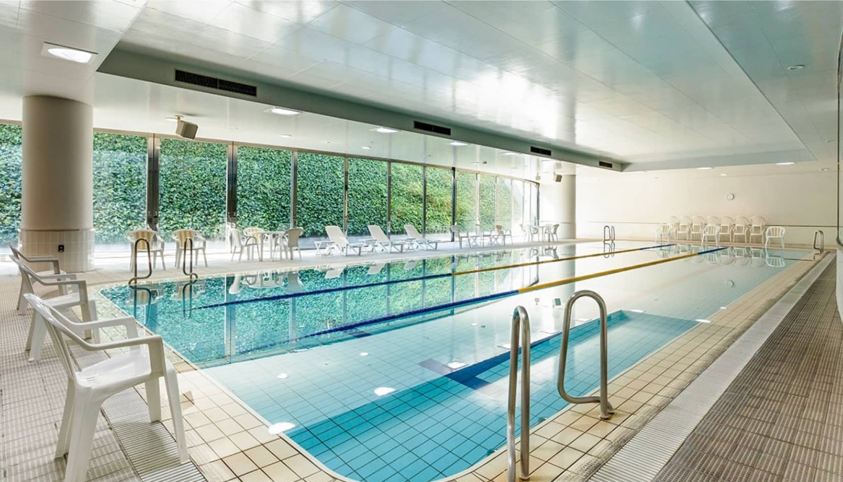 室内温水プール