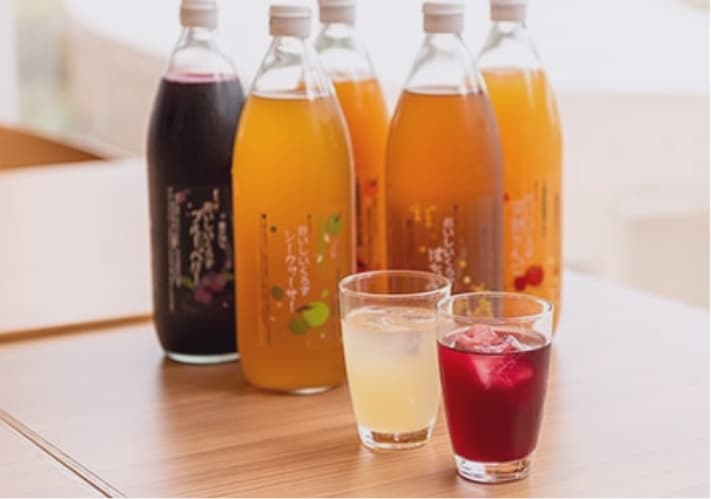 霧島生まれの黒酢と、10種以上のお茶。