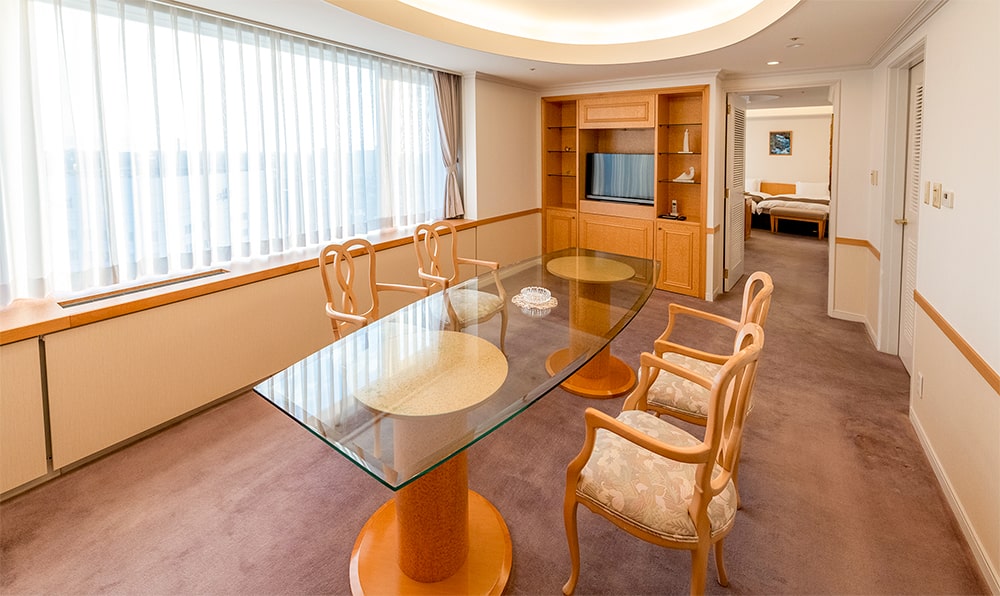 CROWN SUITE